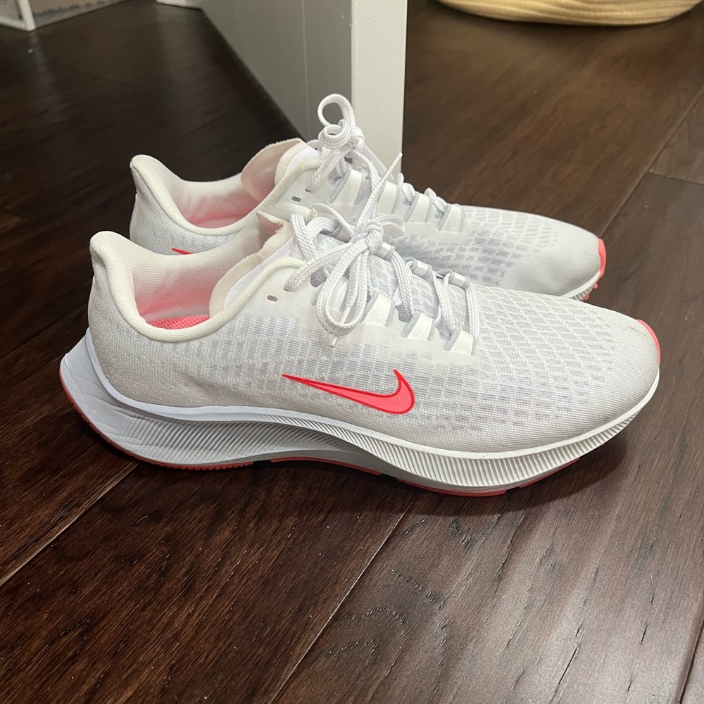 Nike zoom Pegasus 37. Women's 9. Used but good condition